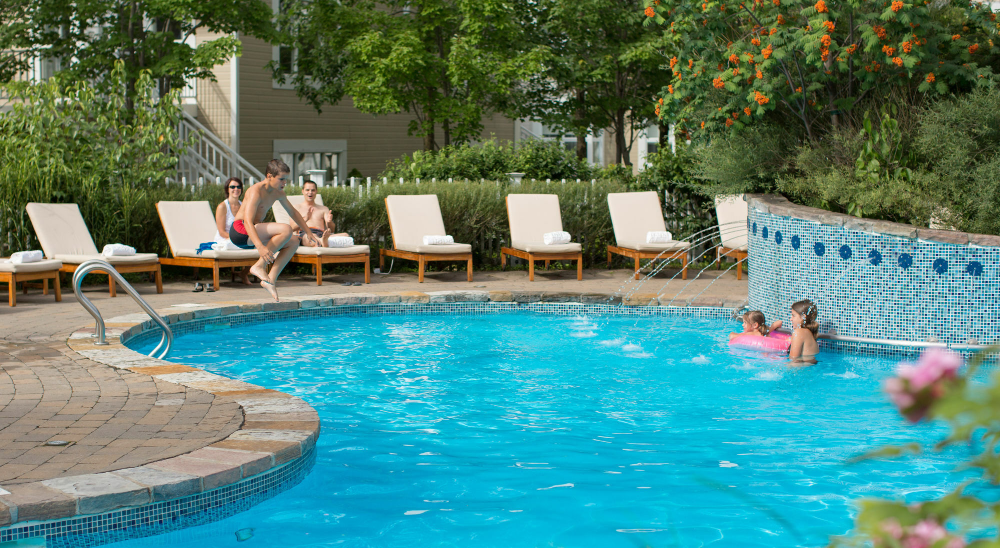 Hotel Le Bonne Entente Квебек Екстериор снимка Swimming pool